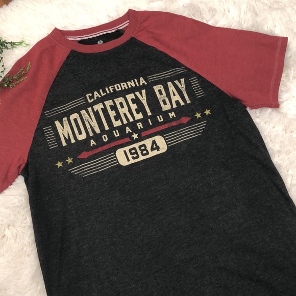 Red Thread tee - Picture 3 of 8